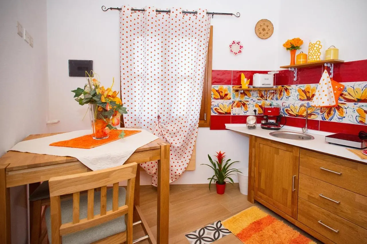 Bed & Breakfast Holiday Room Sa Tebia Oristano